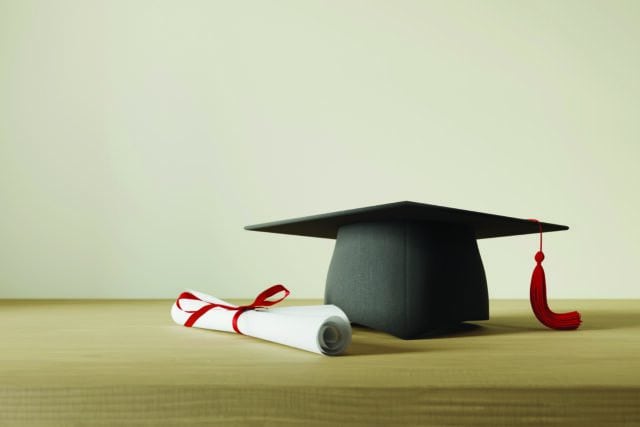 Photo illustrant un chapeau d'étudiant diplômé